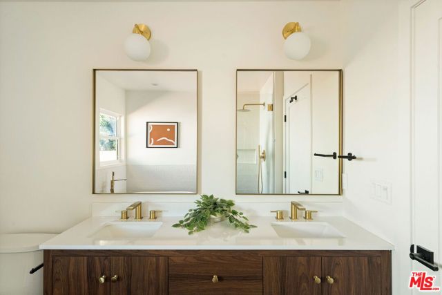 4606 10th Avenue, Los Angeles, CA 90043