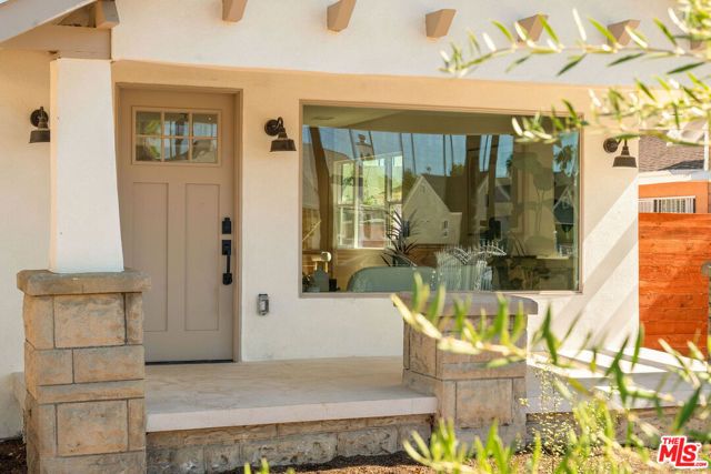 4606 10th Avenue, Los Angeles, CA 90043