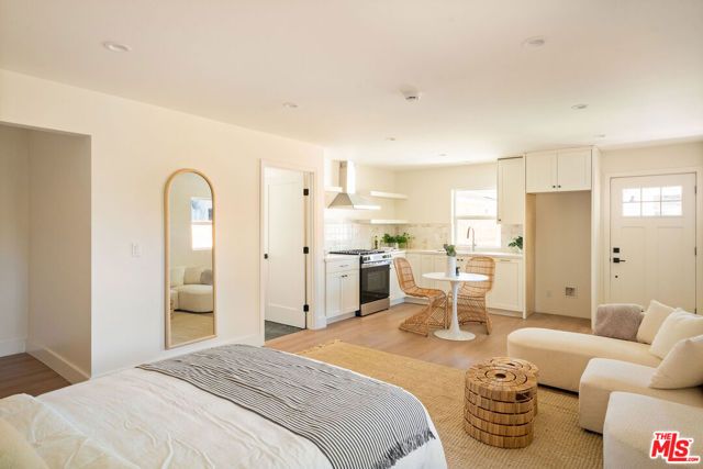 4606 10th Avenue, Los Angeles, CA 90043