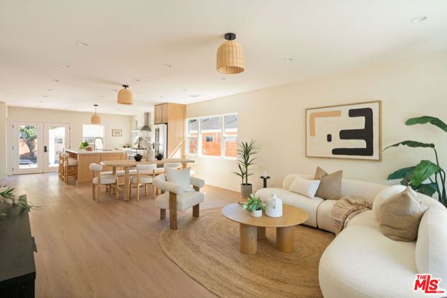 4606 10th Avenue, Los Angeles, CA 90043