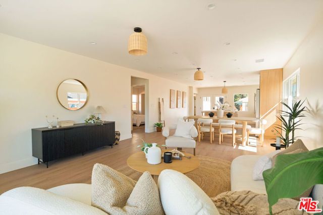 4606 10th Avenue, Los Angeles, CA 90043