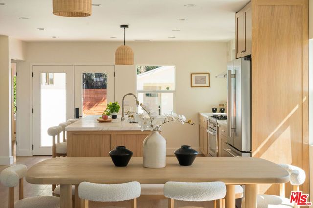 4606 10th Avenue, Los Angeles, CA 90043