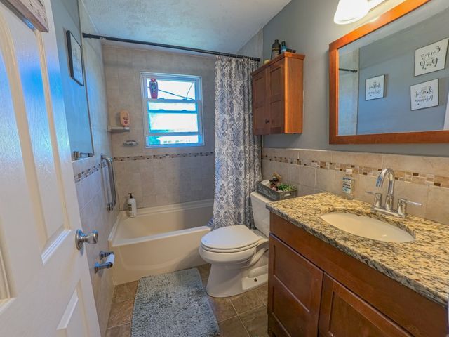 19 Anawan St, Brockton, MA 02302