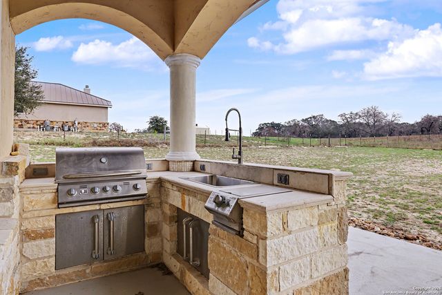 113 Abrego Mount, Floresville, TX 78114