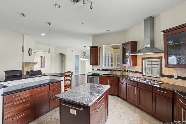 113 Abrego Mount, Floresville, TX 78114