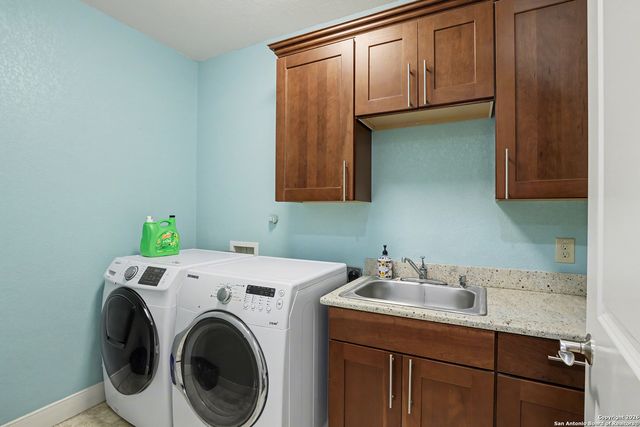 113 Abrego Mount, Floresville, TX 78114