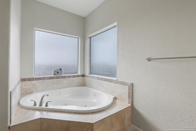 113 Abrego Mount, Floresville, TX 78114