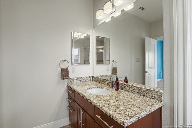 113 Abrego Mount, Floresville, TX 78114