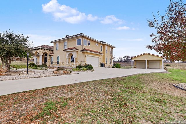 113 Abrego Mount, Floresville, TX 78114