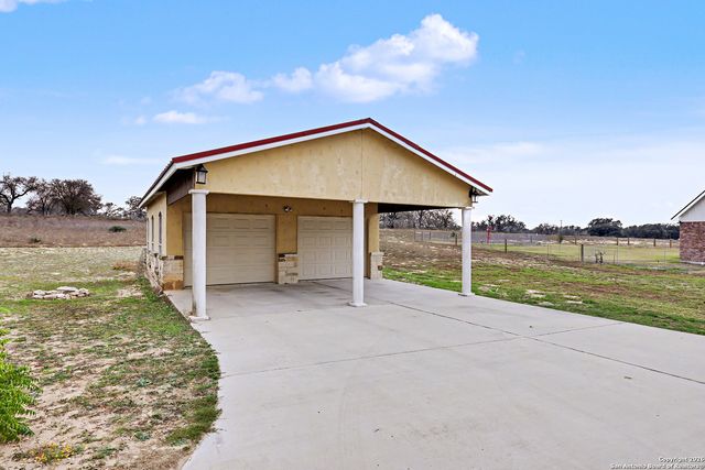 113 Abrego Mount, Floresville, TX 78114