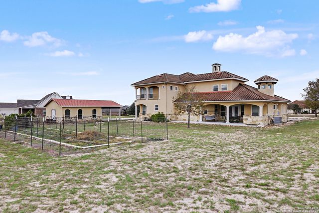113 Abrego Mount, Floresville, TX 78114