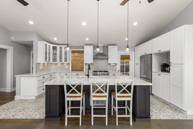 2416 Oxford Avenue, Cardiff, CA 92007