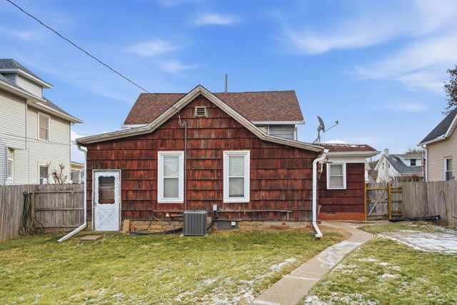 411 39th Street, Moline, IL 51265