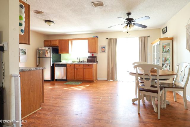 104 Crown Point Road, Hubert, NC 28539