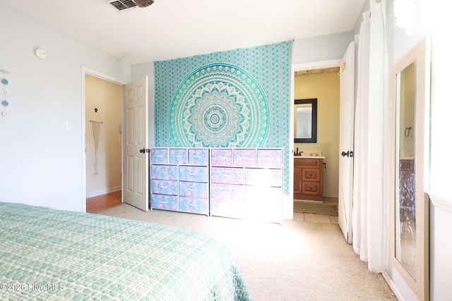 104 Crown Point Road, Hubert, NC 28539