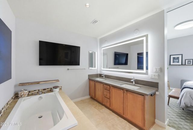 208 W PORTLAND Street 355, Phoenix, AZ 85003