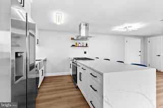 4600 DUKE ST. #1415, Alexandria, VA 22304