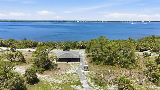 911 GASPARILLA BOULEVARD, Englewood, FL 34223