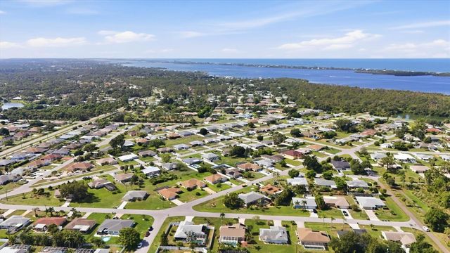 911 GASPARILLA BOULEVARD, Englewood, FL 34223