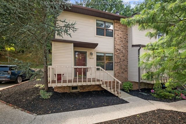 1822 Mountain Drive, South Charleston, WV 25303