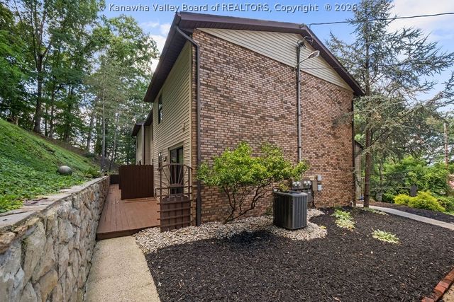 1822 Mountain Drive, South Charleston, WV 25303