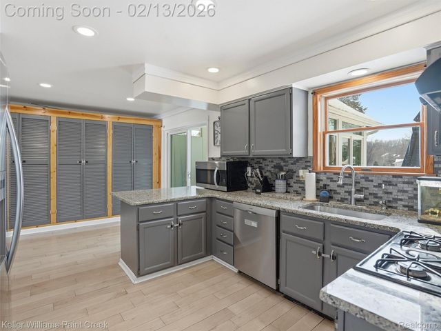 59195 Albert Lane, Lyon Charter Township, MI 48165