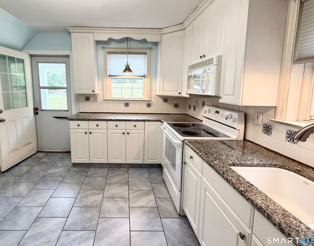5 Knollwood Terrace East, Shelton, CT 06484