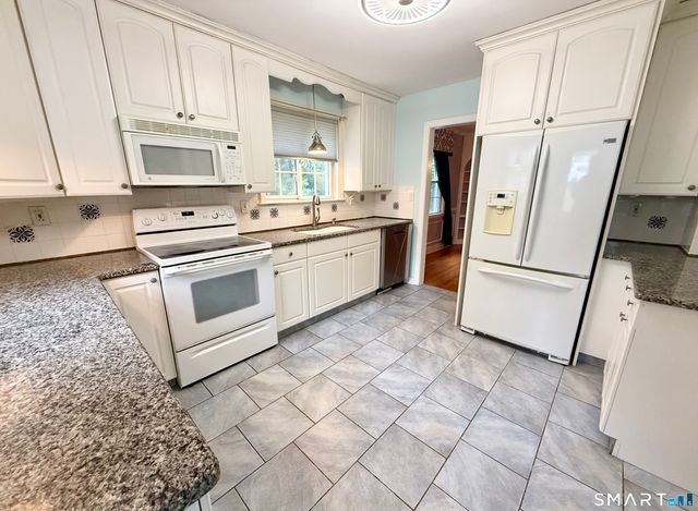 5 Knollwood Terrace East, Shelton, CT 06484