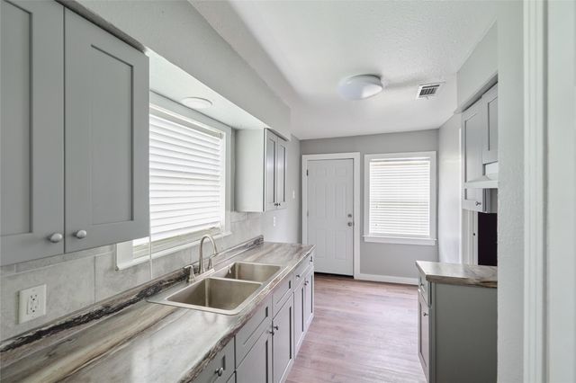 4914 Yellowstone Boulevard, Houston, TX 77021