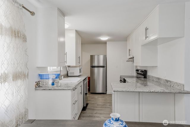 2449 SW 328th Street, Federal Way, WA 98023