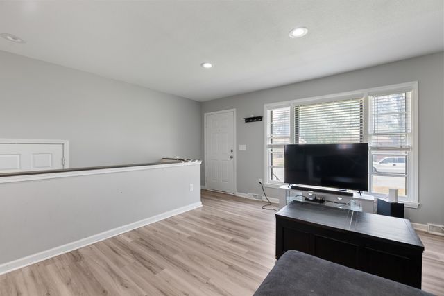 2325 S Glenn, Wichita, KS 67213