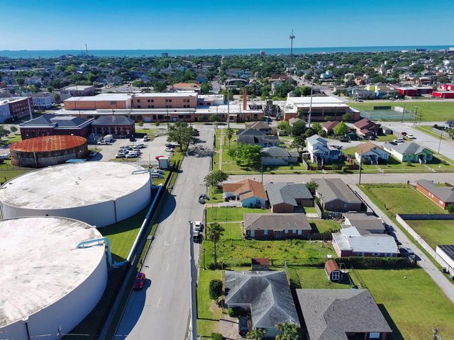 611 31st Street, Galveston, TX 77550