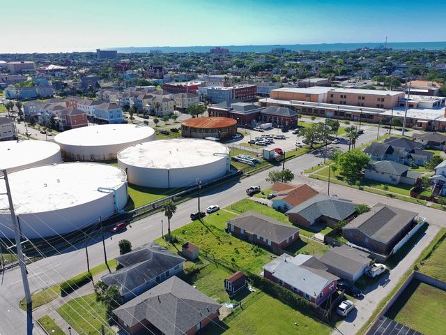 611 31st Street, Galveston, TX 77550
