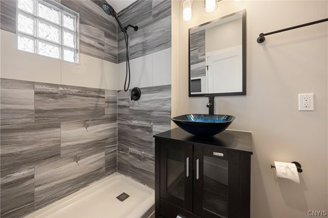 110 Edgemere Road, Salina, NY 13208