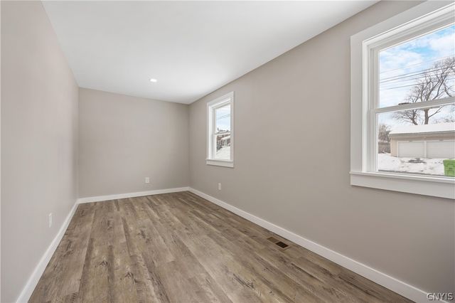 110 Edgemere Road, Salina, NY 13208