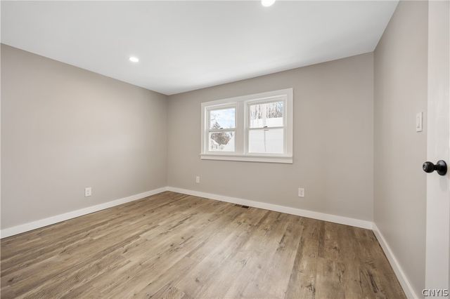 110 Edgemere Road, Salina, NY 13208