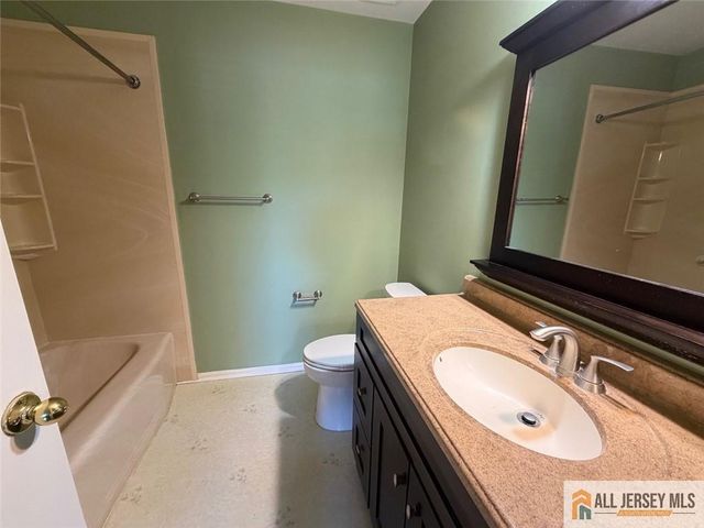601 Sunshine Court 601, Sayreville, NJ 08859
