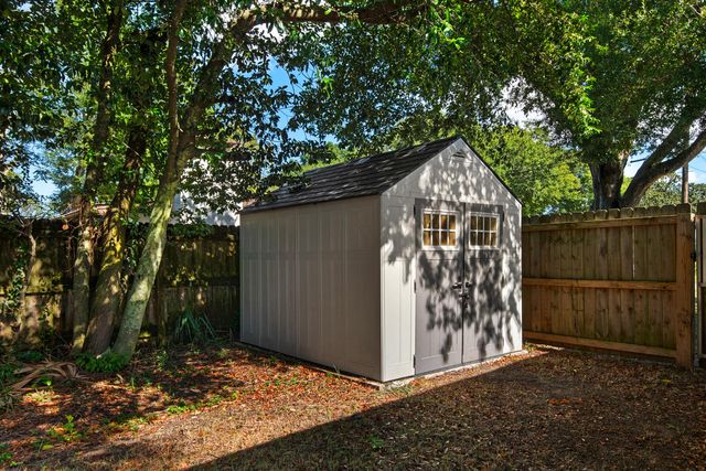 415 Avon Lane, Mary Esther, FL 32569