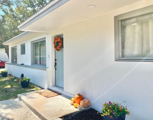 415 Avon Lane, Mary Esther, FL 32569