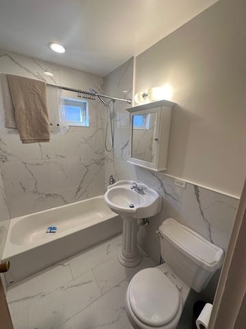 5224 S Rutherford Avenue, Chicago, IL 60638