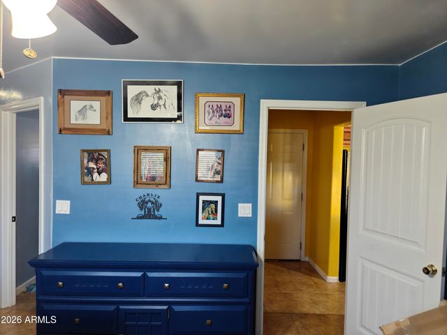 2417 W ROUGHRIDER Road, New River, AZ 85087