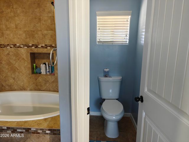 2417 W ROUGHRIDER Road, New River, AZ 85087