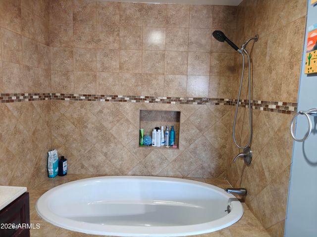 2417 W ROUGHRIDER Road, New River, AZ 85087