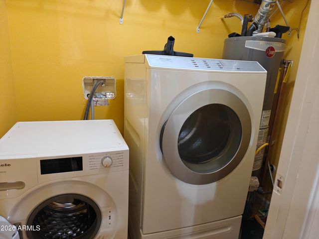 2417 W ROUGHRIDER Road, New River, AZ 85087