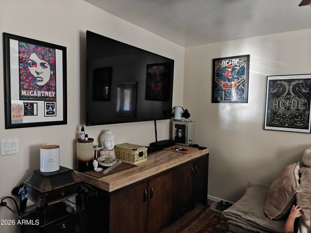 2417 W ROUGHRIDER Road, New River, AZ 85087