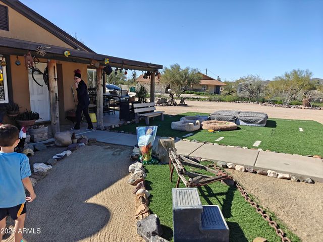 2417 W ROUGHRIDER Road, New River, AZ 85087