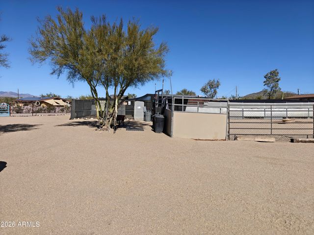 2417 W ROUGHRIDER Road, New River, AZ 85087