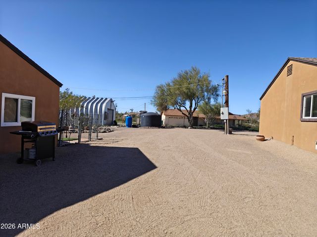 2417 W ROUGHRIDER Road, New River, AZ 85087