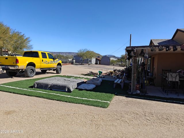 2417 W ROUGHRIDER Road, New River, AZ 85087