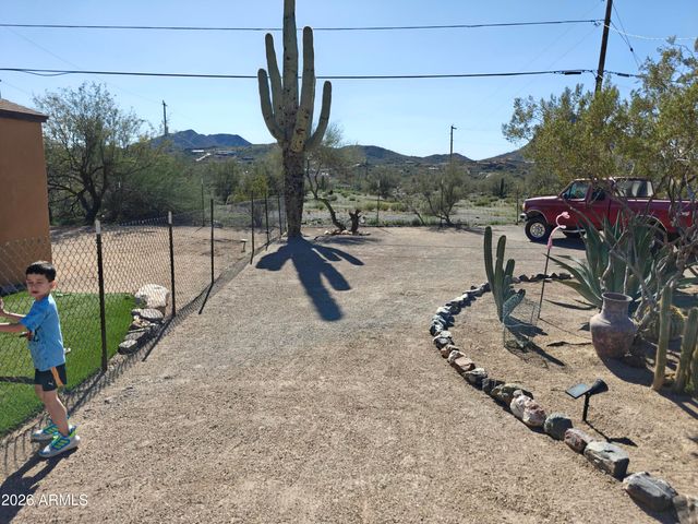 2417 W ROUGHRIDER Road, New River, AZ 85087
